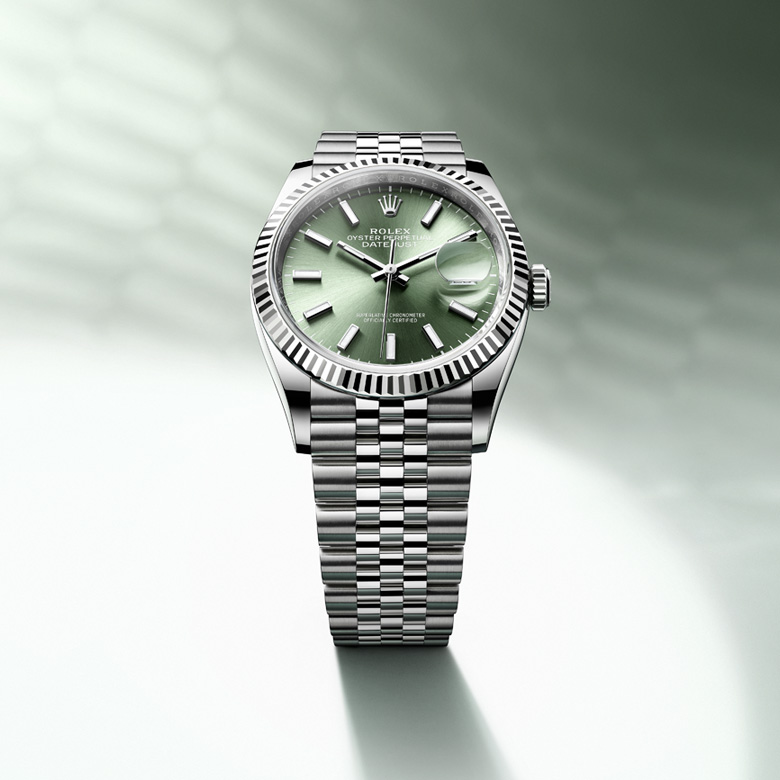 rolex-collection_banner-datejust-m126234-0051_2210jva_001-portrait-35